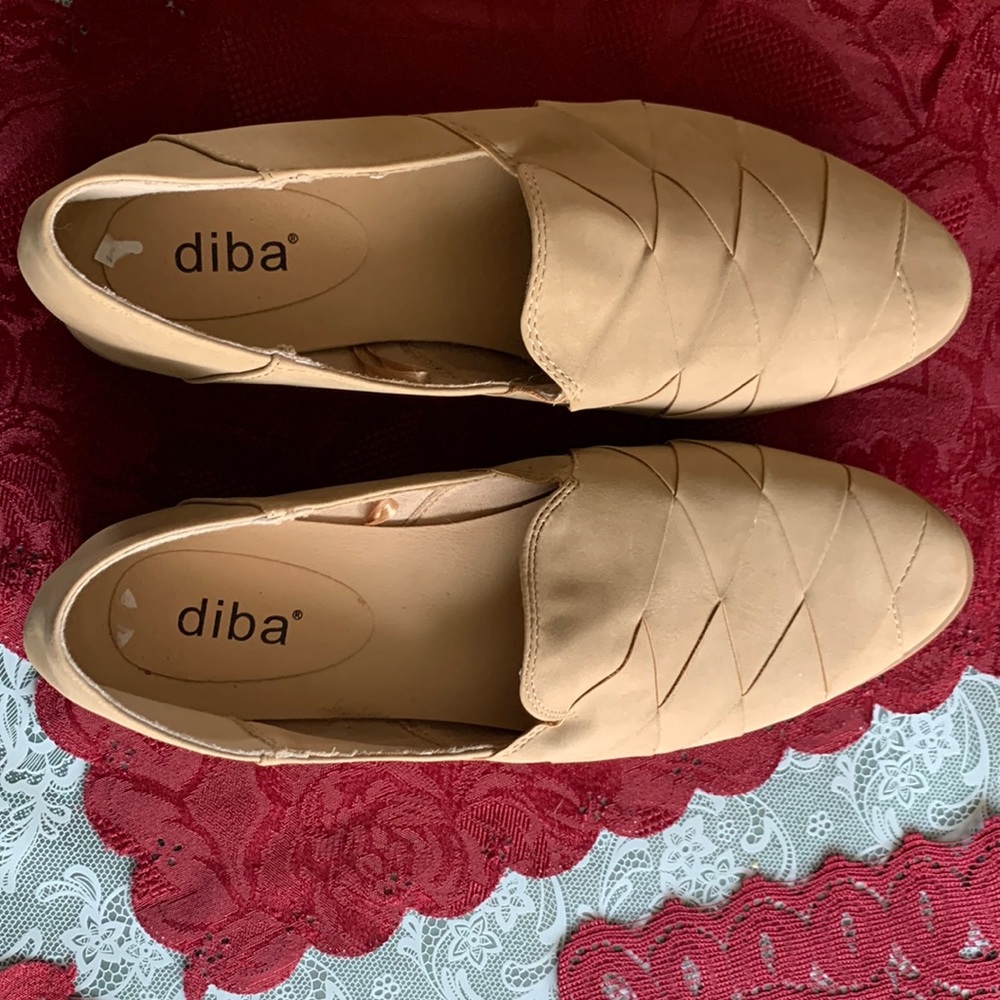 Diba slip on tan suede shoes size 8 1/2